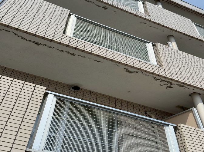 富山市の外壁美装・タイル貼替工事 施工前 4