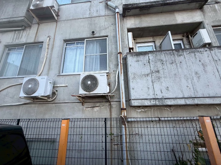 浦安市の建物外周のツタ除去