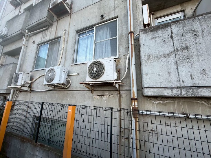 浦安市の建物外周のツタ除去 施工後 3